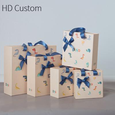 China Recyclable Custom Wholesale Printed Paper Gift Bag With Ribbon Pritable Recyclable Customize Bags Wholesale Shopping Wig Low Moq Carrier for sale