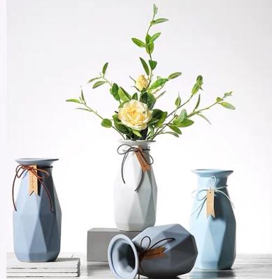 China Wholesale Modern Fine Flower Vase Style Home Decor Luyue Ceramic Vase Porcelain Ceramic Pattern For Home Office Decor for sale