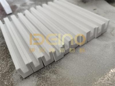 China Partes estructurales de cerámica Alumina Cerámica azulejos resistentes a la corrosión y el desgaste Cerámica de alumina para aplicaciones industriales en venta