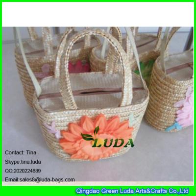 China LDMC-012 big sunflower kids handbag fashion wheat straw personalized beach bag for sale