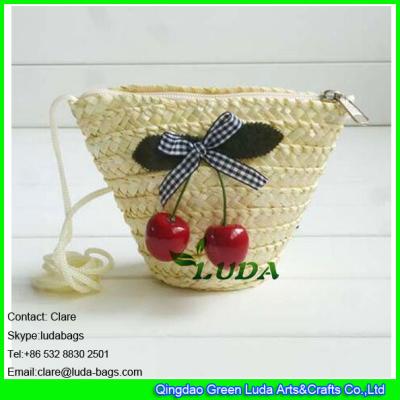 China LDMC-017 strawberry clutch bag,natural wheat straw handbag, zipper beach bag for sale