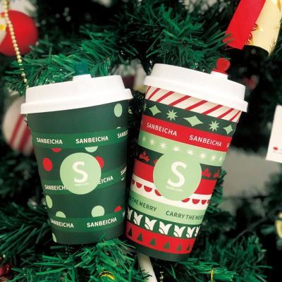 China Recyclable Disposable Coffee Takeaway Cup Christmas Themed Paper Cup With Lid Portable Breakfast Drink Cup Hot Commercial for sale