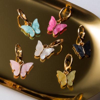 China LWE50669 Boho Cute Korean Girl Jewelry Colorful Acrylic Insect Butterfly Dangle Huggie Earrings For Women for sale