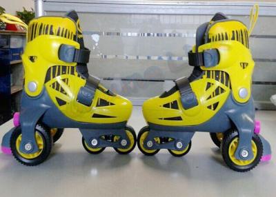 Chine Patins de rouleau intégrés uniques stables de quadruple pour les enfants en dehors de la taille et de la couleur adaptées aux besoins du client par jeu à vendre