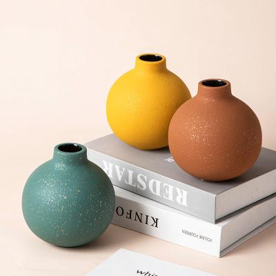 China Ware Ceramic Vases 2022 New Morandi Popular Small Tabletop Flower Vases Color Decorative Ceramic Vase Hotel Restaurant Office Modern Home Decor for sale