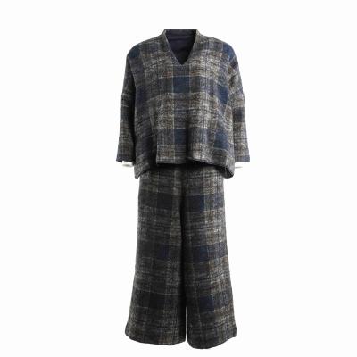 China Anti-Wrinkle MC9-T9088 2021 Autumn/Winter 2 Sets Woolen Plaid V-Neckline Long Sleeve With Pants Women's Plaid Wide Leg Sweaters for sale