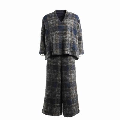 China Anti-wrinkle ladies autumn and casual design two-piece v-neckline plaid winter woolen ladies sweater long for sale