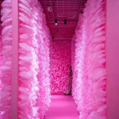 China Decorations Colored Ostrich Feather Wall Events Photo Backdrop Wall Pink Ostrich Feathers for sale