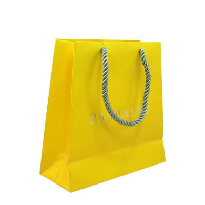 China Recyclable Luxury Rope Handled Makeup Carry Shopping Bag Paper Tote Foldable Irregular Handbags for sale