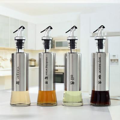 China Stocked Kitchen Cooking Tools 200ml Capacity Soy Sauce Dispenser Glass Material for sale