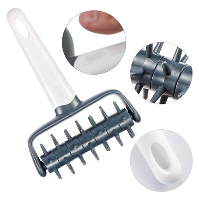 China Stocked Kitchen Pizza Skin Tools Food Grade ABS Material Plastic Pizza Roller Needles for sale