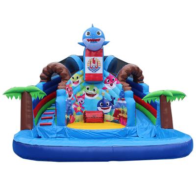 China Color personalizado Popular pequeño tiburón tobogán de agua inflable con piscina en venta