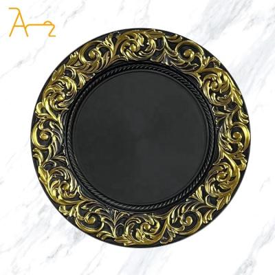 China Sustainable Hot selling 13 inch exquisite patterns gold rim luxury charger plates clear plastic charger plates for wedding decoration for sale