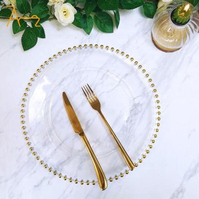 China Sustainable Hot Selling gold or silver beaded rim charger plates for wedding dinnerware set plastic material round clear charger plates for sale