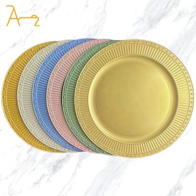 China Sustainable Wholesale elegant gold irregular edges plastic charger plates wedding banquet dinner plate for holiday or party table decor for sale