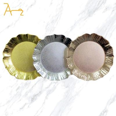 China Sustainable High Quality Charger Plates Set Round Dinner Dishes Flower Shape Gold Plastic Charger Plate for Home Hotel Wedding Event Decor for sale