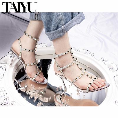 China European and American sexy sandals Roman Shoes 2022 fashion trend retro style PU high heels nightclub rivet sexy nightclub metal material for sale