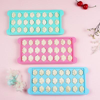 China Viable Cat's Claw Ice Tray Mold With Lid Ice Cream Tray Box 24/36 Compartment DIY Silicone Home Creative Ice Tray for sale