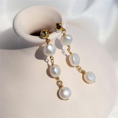 China Retro Baroque Pearl Earrings Long Pearl Earrings French Elegant Simple TRENDY Dangle Earrings For Women for sale