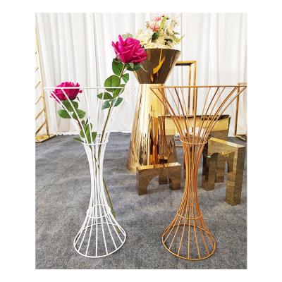 China Furun Metal Wedding Road Lead Durable Modern Decoration Tall Gold Flower Stand For Wedding Centerpieces for sale