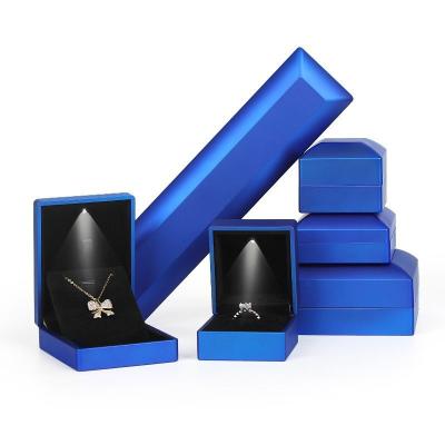 China Jewelry Display and Packaging Custom Packaging Embossed Logo Plastic Display Designer Earring Gift Box Jewelri Jewelry Box Pendant Lights for sale