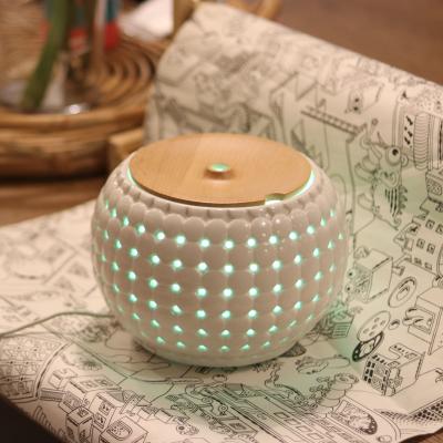 China 5-20 Square Meters Bezz 250ml Ceramic Aroma Diffuser Mist Cool Nebulizer Diffuser Humidifier for sale