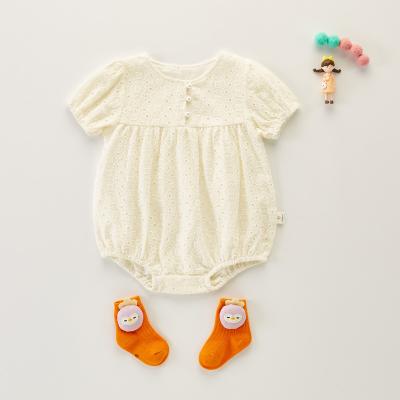 China 100% Cotton Summer New 2022 Retro Baby Girl Jumpsuit Pearl Button Princess Short-sleeved Romper for sale