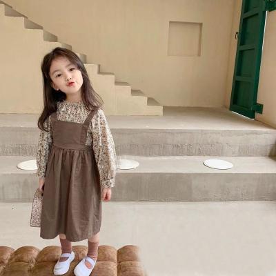 China Anti-wrinkle Kids Clothing 2022 New Spring Autumn Korean Children Baby Floral Two-piece Clothes Suspender Girls Dress Sets for sale