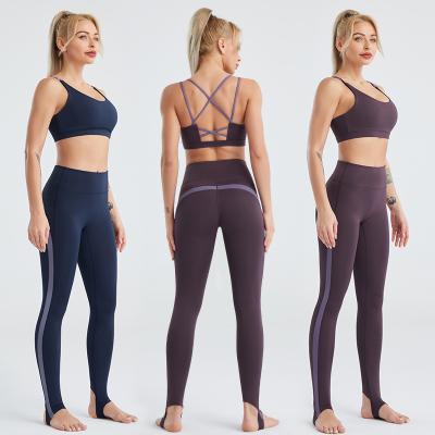 China Breathable Seamless Yoga Set Women Gym Clothing 2 Pieces Teams Sports Shirts Lift Up Leggings Gym Set for sale