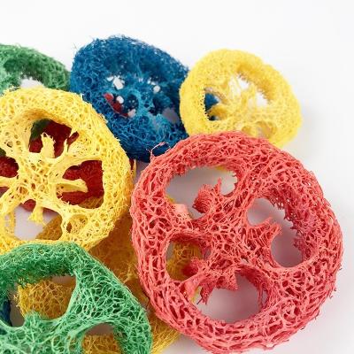 China Viable Natural Organic Pet Loofah Small Color Food Molar Teeth Cleaning Oral Pet Toys Small Pet House Landscaping Supplies Playpen for sale