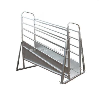 China Easily Assembled 3.6m Cattle Loading Ramp Height Adjustable for sale