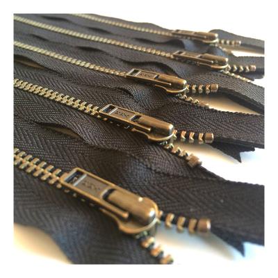 China Good Price Factory Supply #4 #5 #8 Nickel Free Metal Coat Nickel Free Customized Rainbow Zipper for sale