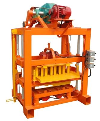 China Hotels Lowest Rate Easy Operate Automatic Manual Mobile Concrete Block Brick Machinery QTJ4-40 for sale