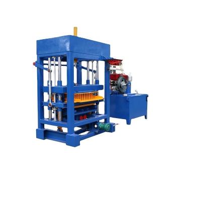 China Low Energy Consumption Low Factory Price Automatic Diesel Cavity CHB Brick Block Making Machine Qt4-30 for sale