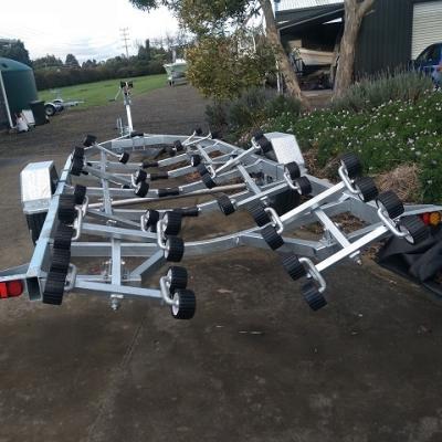 China Boat Trailer Galvanized 21ft Single Axle Boat Trailer For 19ft Boat for sale