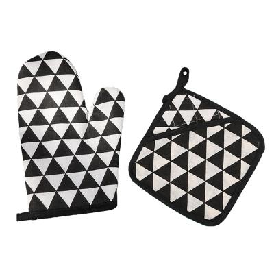 China Thickened Thickened Oven Mitts Kitchen Gloves Cotton and Canvas Pot Holder Sets with Triangles Simple Geometric Pattern for sale