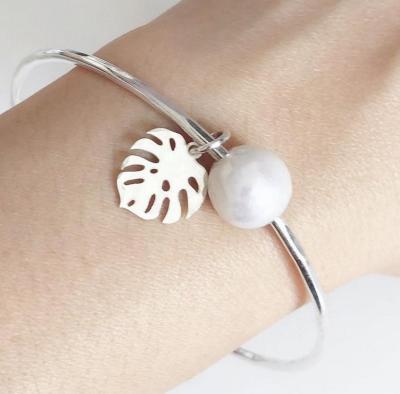 China Environmentally Friendly White Pearl Bangle Bracelet Hawaiian Monstera Bracelet For Women for sale