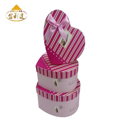 China Recycled Materials Anniversary Heart Shaped Packaging Gift Box for sale