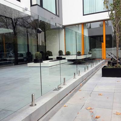 China Modern Customized Glass Balustrade Railing Tie Down Spigot Glass Balustrade for sale