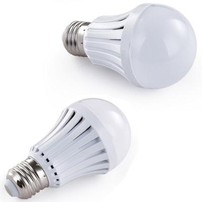 China Bombillas nacionales blancas frescas de las bombillas del LED 5w 7w 9w 12w E27 LED para la iluminación casera en venta