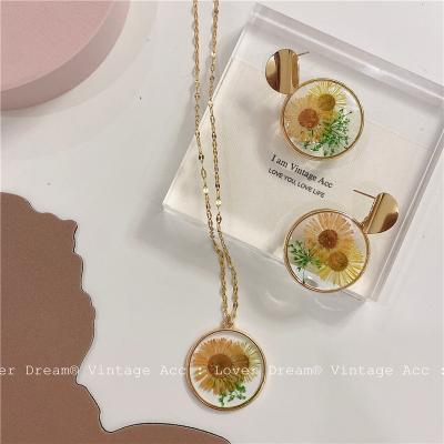 China Wholesale CLASSIC Baxi 18k Plated Vintage Baroque Style Gold Flower Earring Acrylic Transparent Necklace Sets Jewelry Lady Accessories for sale