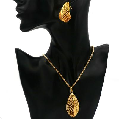 China Fashion CLASSIC Dubai 24K IPG Gold Plating Earrings and Pendant High Quality Jewelry Set for Women for Party for sale