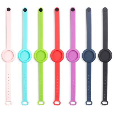 China Realease Replcement Quick Watch Band Lianmi Airtag Case Wristband Silicone Watchband Soft Strap For Airtag for sale