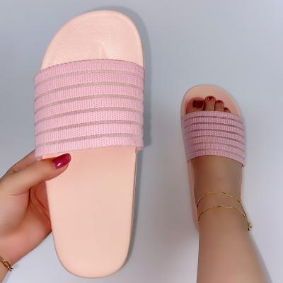 China Summer Fashion Trend Women's Slippers Flat Strap Breathable Transparent Beach Slippers Ladies Crystal Sandals Colorful For Women Shoes for sale