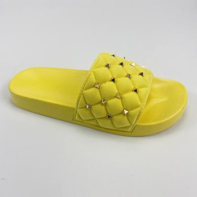 China Fashion Trend PVC Rivets Slippers NEW Flat Women Beach Slippers Outdoor Slides Ladies With Crystal Sandals Colorful For Women Shoes for sale