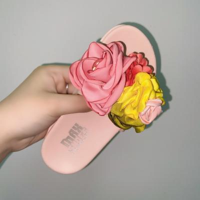 China Fashion Flat Girls Slide Slipper For Kids Sandals Kids Babies Slippers Flower Red Pink Black Kids Sneakers Shoes for sale