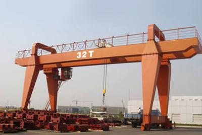 Chine Machinant la double grue de portique de poutre pour pont en pierre/concret de levage à vendre