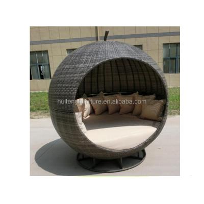 China Contemporary Hand - Woven Poly Rattan Garden Sofa Sun Bed With Canopy for sale