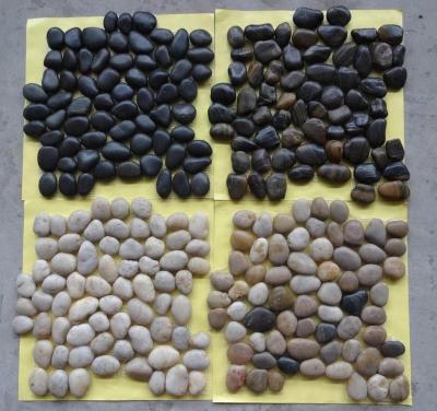 China Modern Natural Polished Pebble Stone Mosaic Tiles On Mesh For Shower Floor for sale