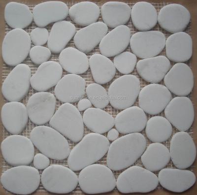 China Floor And Wall Decoration White Pebble Tumbled Finish Mesh Flat Mosaic Tile for sale